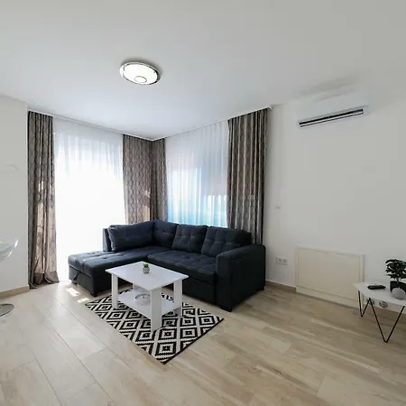 Sandy Beach Apartment *