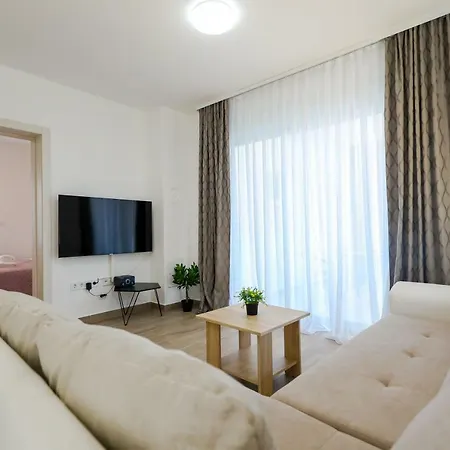 Sandy Beach Apartment *