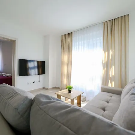 Sandy Beach Apartment *